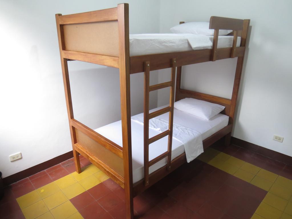 Hostal Casa Prado Medellin Bagian luar foto