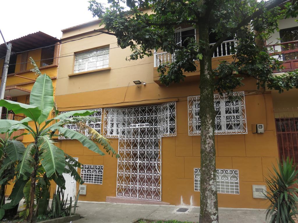 Hostal Casa Prado Medellin Bagian luar foto